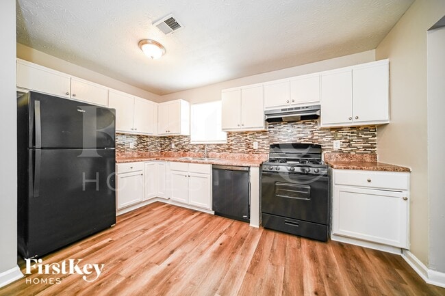 Building Photo - 3782 N Camp Creek Pkwy SW