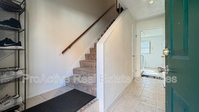 Building Photo - 519 W 20th St