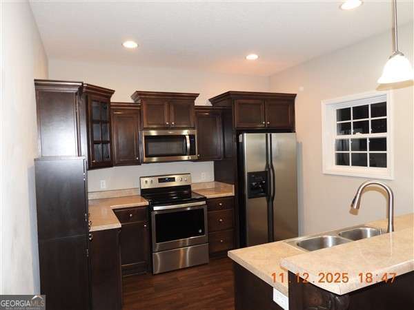 Foto del edificio - 221 Case Ln SE