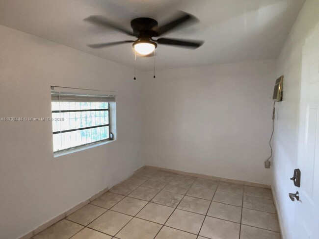 Building Photo - 919 NW 23rd Ct