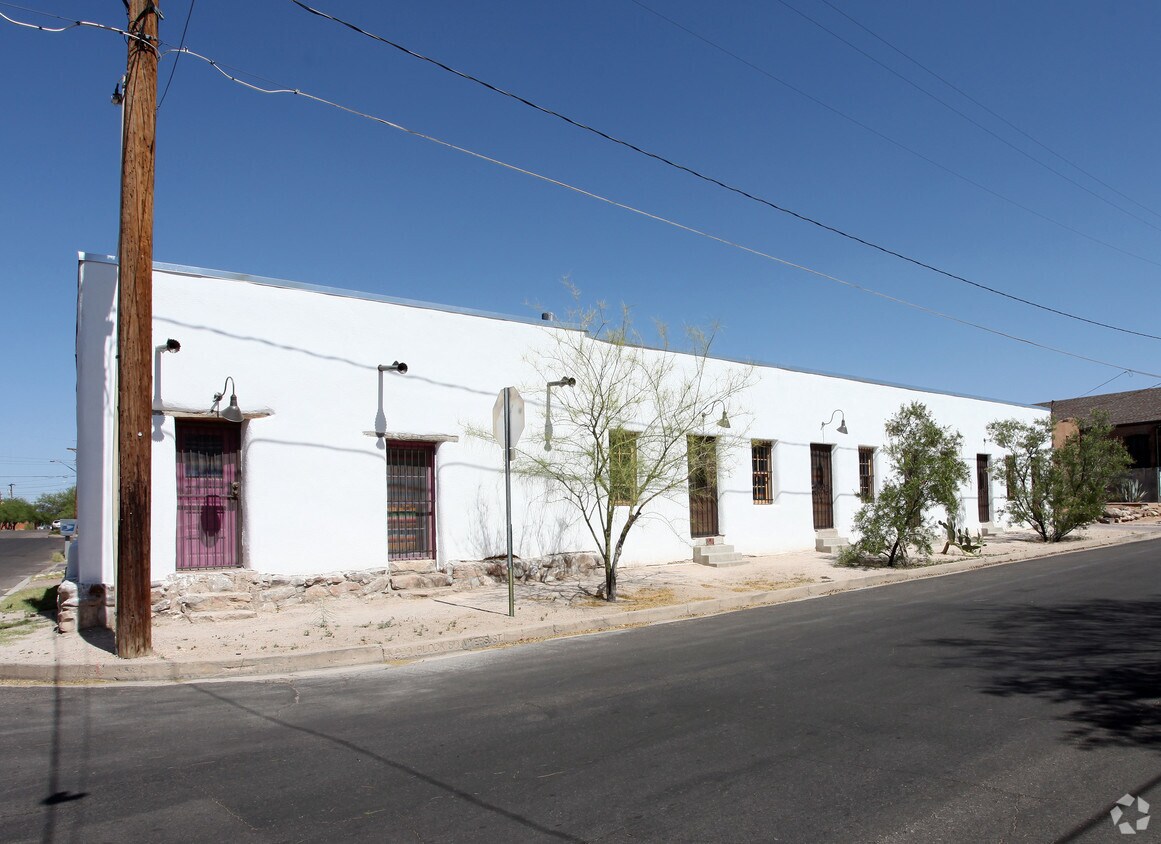 Building Photo - Barrio (por)