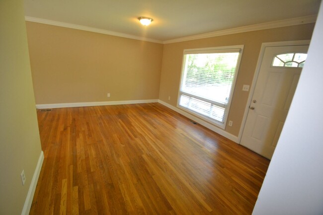 Building Photo - 1627 Wildwood Rd