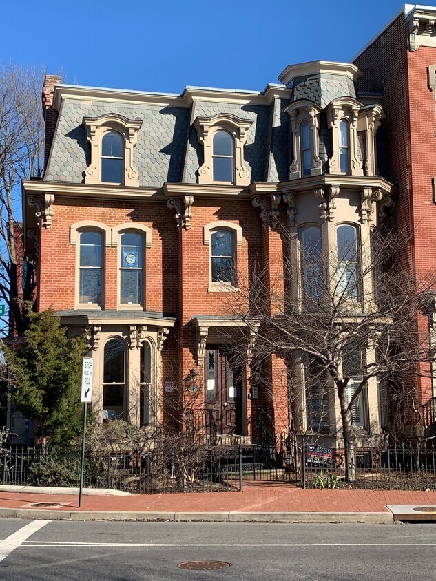Front of Building - 19 Logan Cir NW
