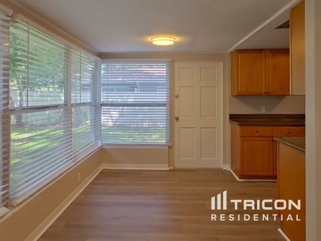 Building Photo - 1475 Sandy Ln