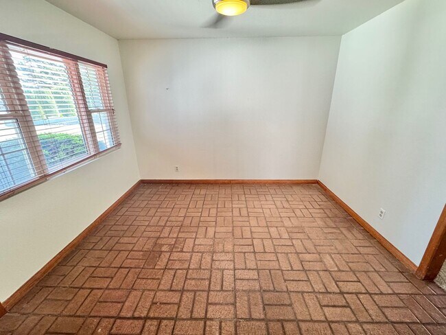Foto del edificio - New Carpet and Paint, NO HOA, 3 Bed, 2 Bath home with Pool.