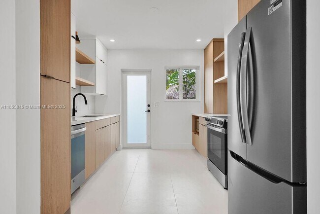 Foto del edificio - 10767 NE 2nd Ave