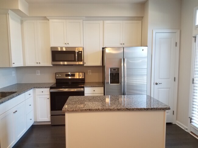 Foto del edificio - Gorgeous 2 Bedroom Townhome in Oldham Cros...