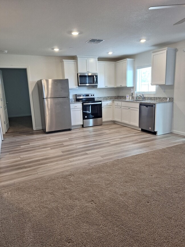 Foto del edificio - 2226 Mickelson Dr