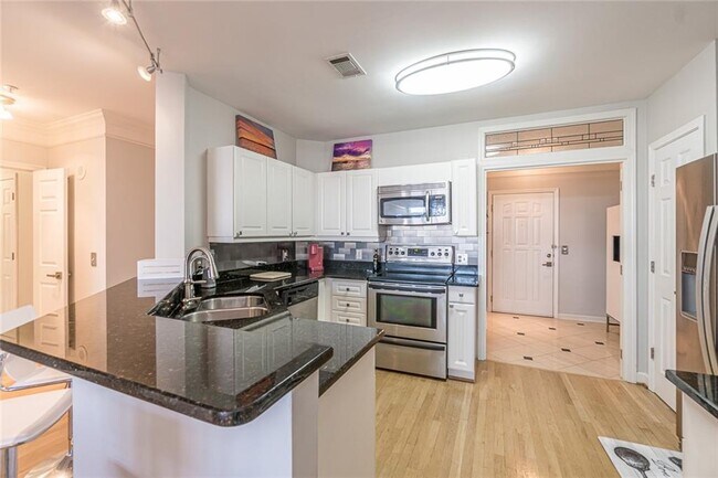 Foto del edificio - 3334 Peachtree St NE