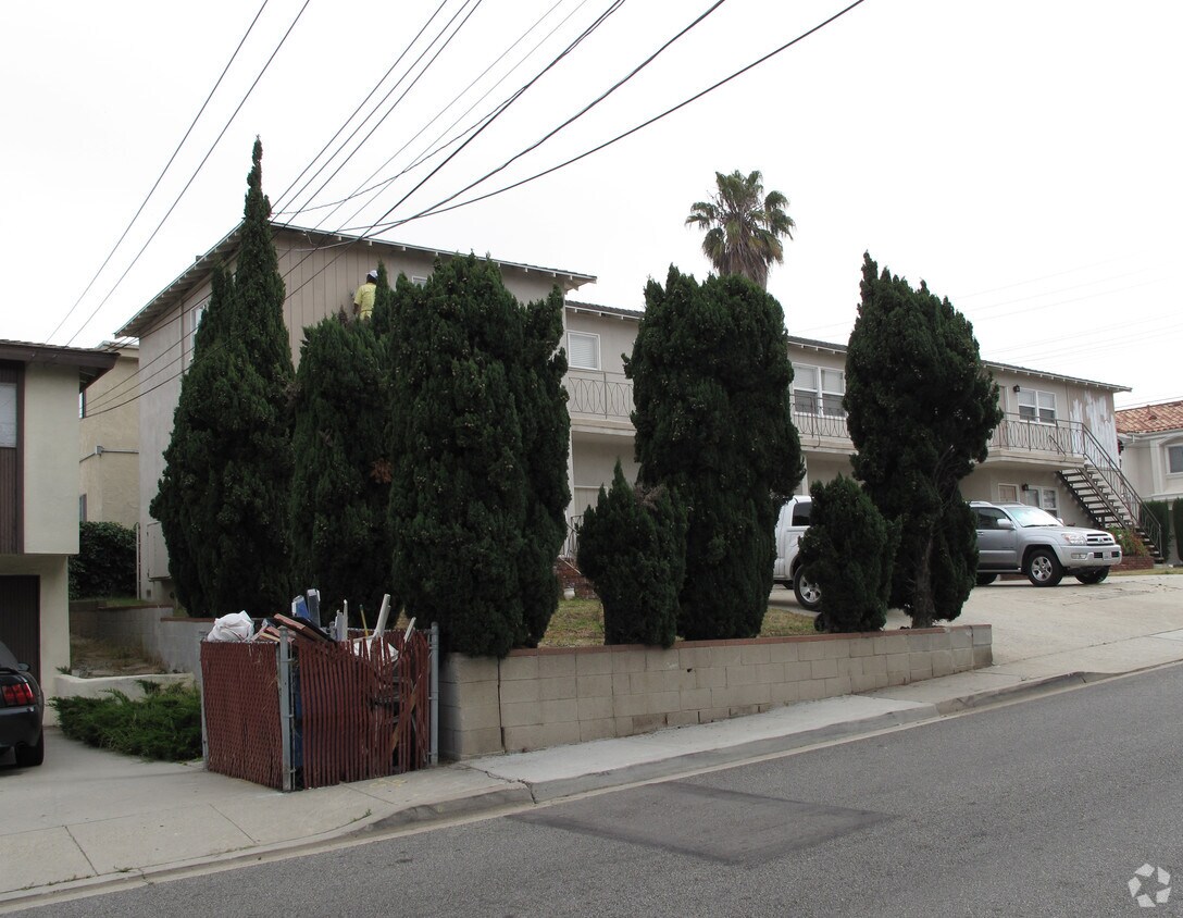 Building Photo - 2023 Mathews Ave