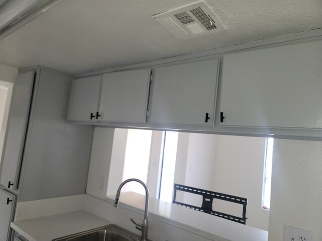 Building Photo - 1828 E Avenue J9