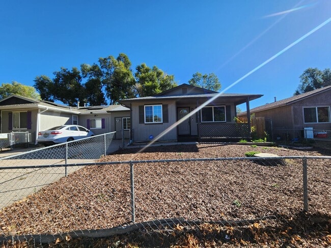 Duplex Located near Fort Carson!! - Duplex Located near Fort Carson!! House