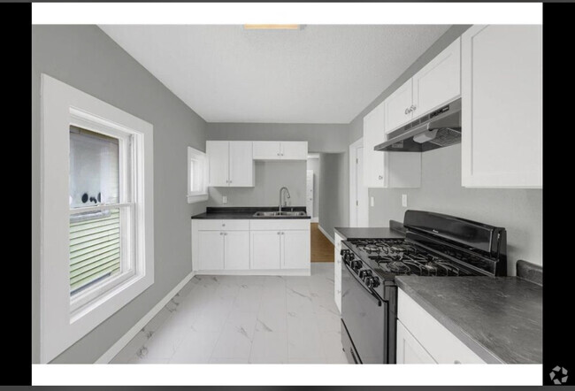 Building Photo - 1055 7th St W
