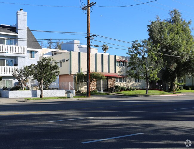 Building Photo - 15135 Victory Blvd