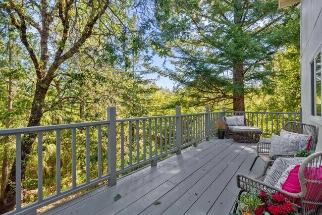 Foto del edificio - 20301 Bear Creek Rd