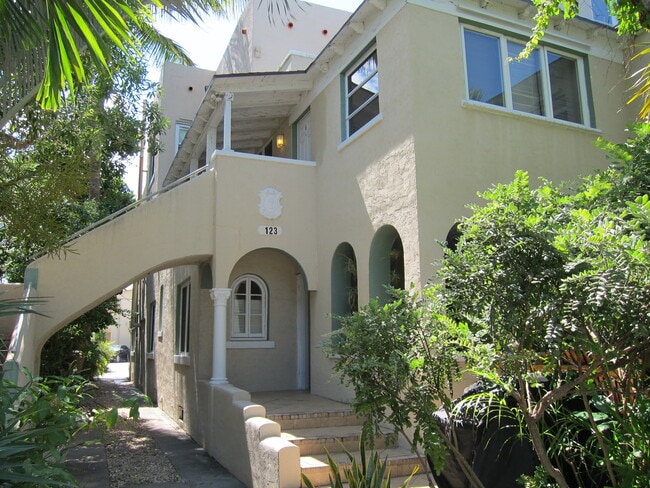 Building Photo - 123 S Golfview Rd