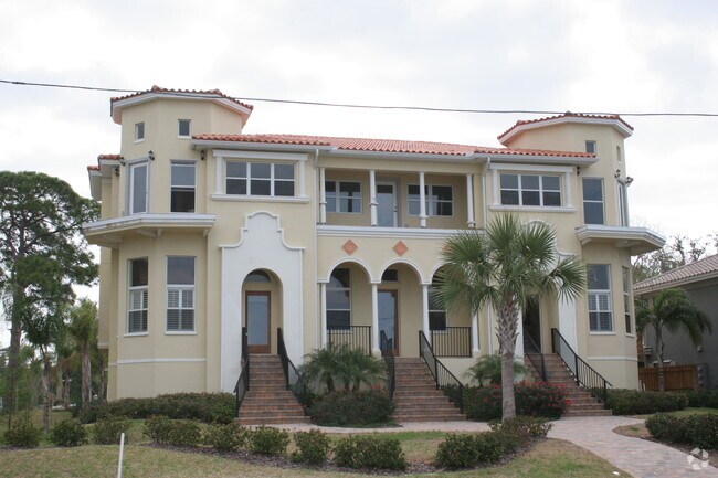 Building Photo - 2097 Edgewater Dr