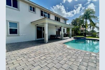 Foto del edificio - 2574 Jardin Pl