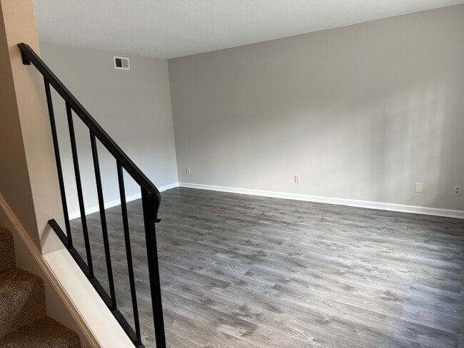 Building Photo - 1613 Ashford Ln