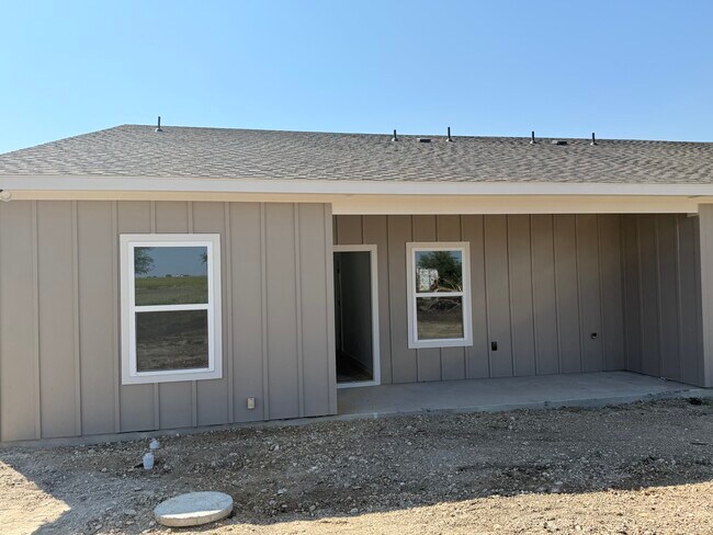 Building Photo - 382 Private Rd