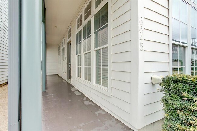 Foto del edificio - 8645 Green Kolbe Ln