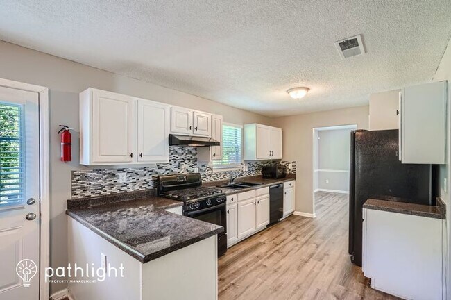 Foto del edificio - 627 Lakewater Estates Ln
