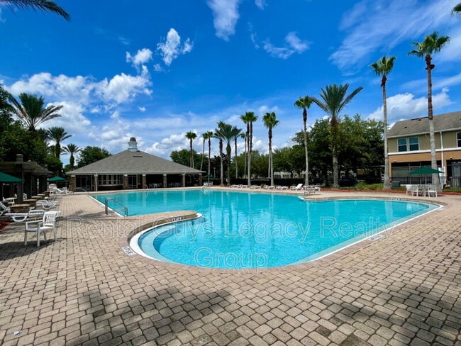 Building Photo - 5868 Pavilion Dr