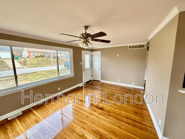Building Photo - 624 Science Hill Dr