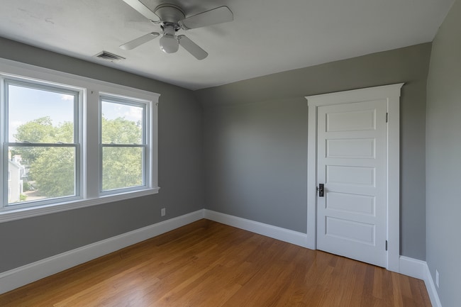 Building Photo - 42 Raddin Grove Ave