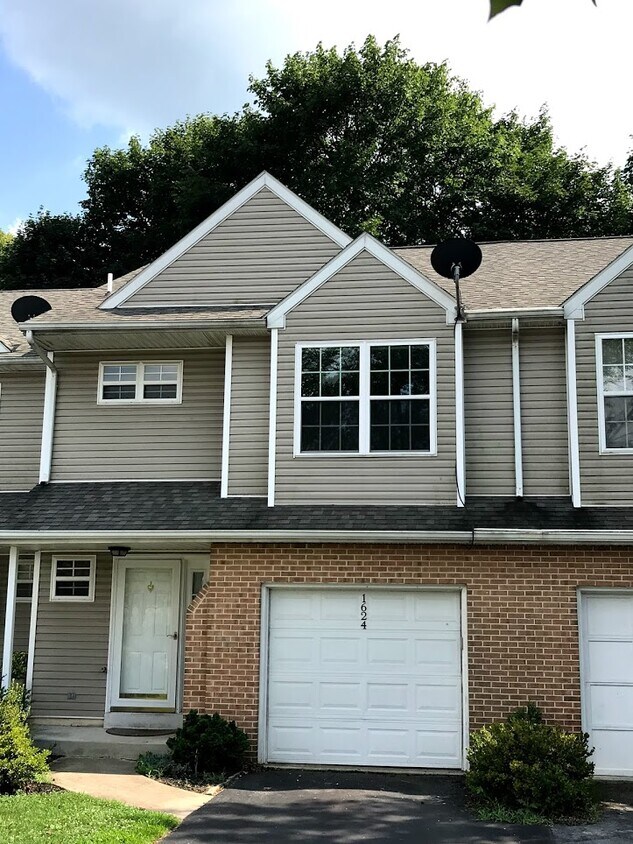 1624 Macintosh Way Unit 1624, Hummelstown, PA 17036 Condo for Rent in