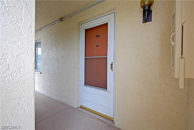 Foto del edificio - 2244 Winkler Ave
