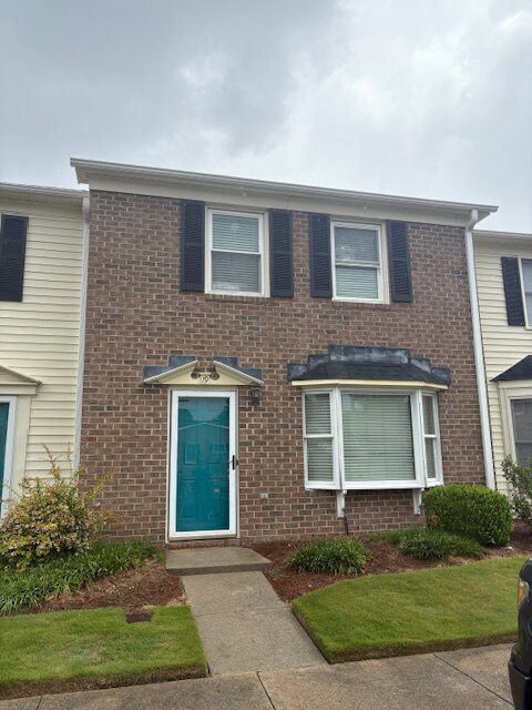 "Charming 3-Bedroom Townhouse with 2.5 Bat... - "Charming 3-Bedroom Townhouse with 2.5 Bat...