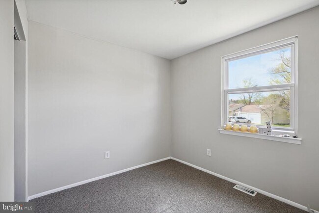 Building Photo - 24 Mary Ellen Ln