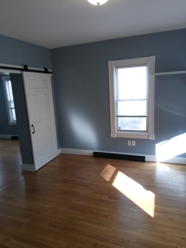 Building Photo - 13 2nd St