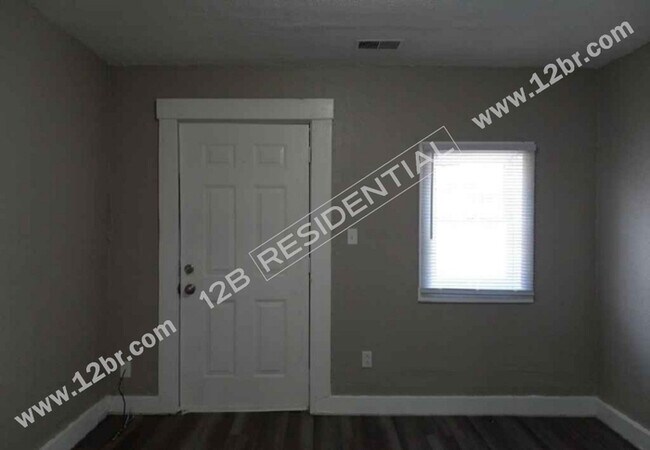 Foto del edificio - 2-Bed 1-Bath Lower Apartment in East Toledo