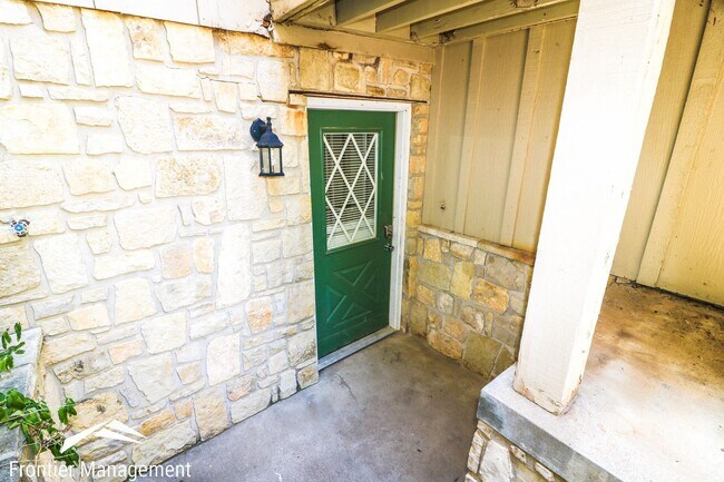 Foto del edificio - Beautiful duplex located in the hills of West Manhattan!