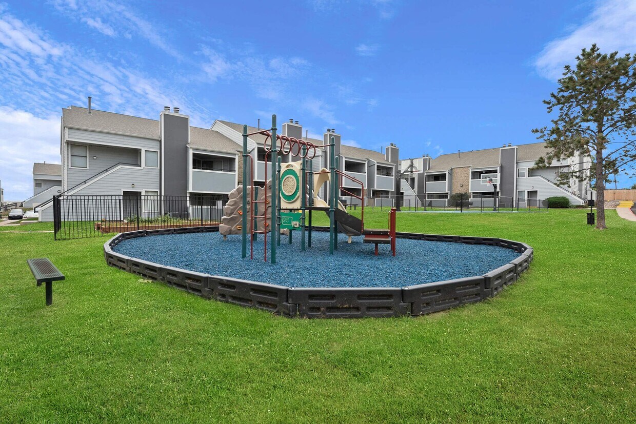 Cheyenne Crest Apartments in Colorado Springs, CO