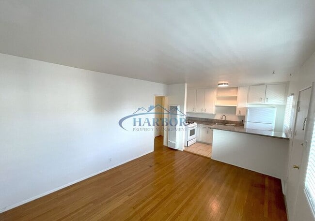 Building Photo - 1919 Vanderbilt Ln