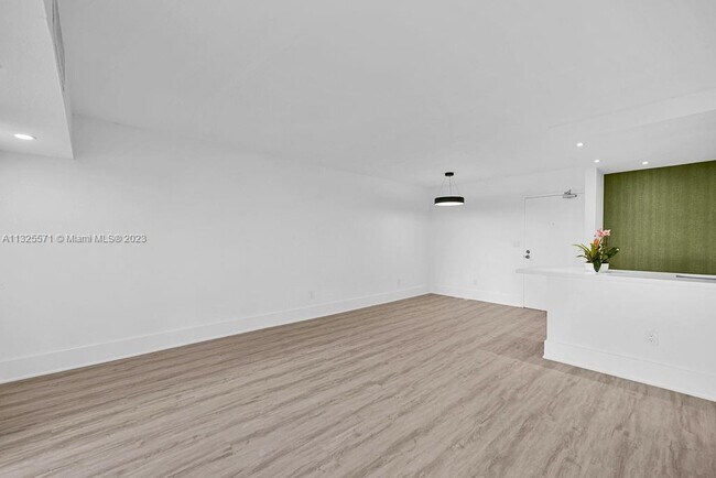 Building Photo - 2201 Brickell Ave