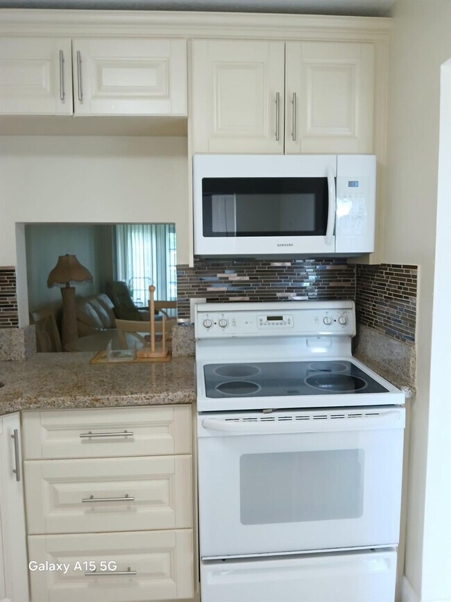 Foto del edificio - 6021 NW 61st Ave