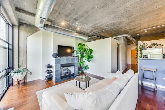 Foto del edificio - 1151 W 14th Pl