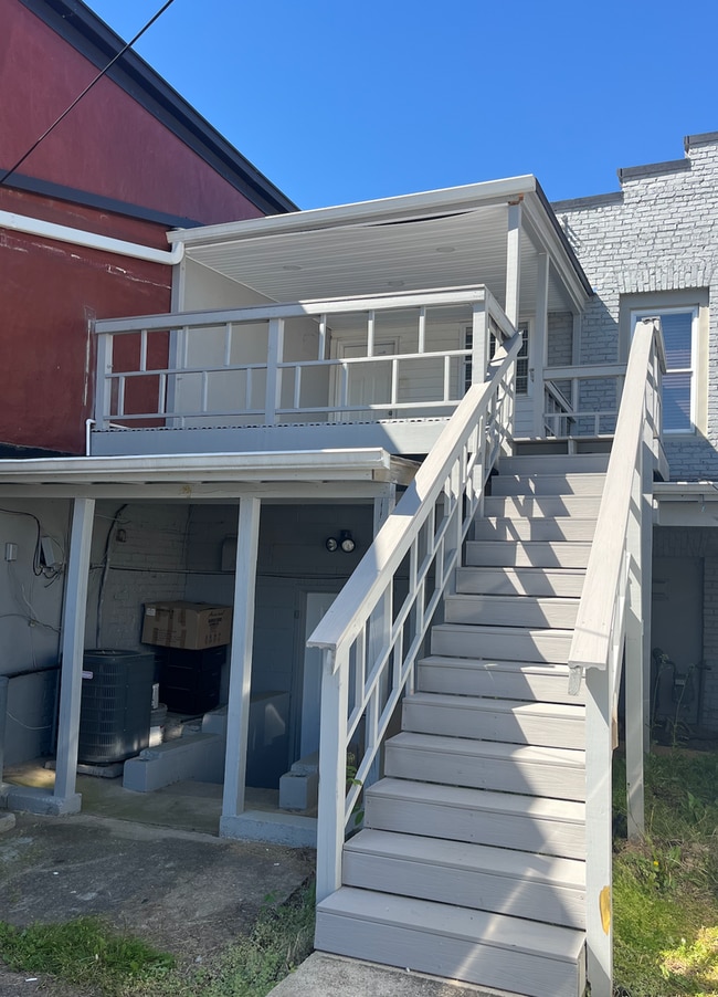 Building Photo - 123.5 S Main St