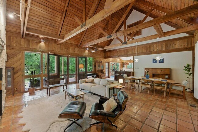 Foto del edificio - 9304 Flintrock Cir