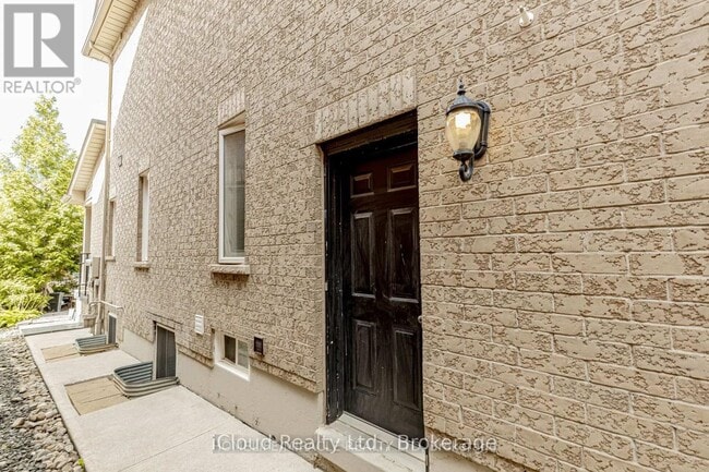 Building Photo - 32 Masters Green Crescent