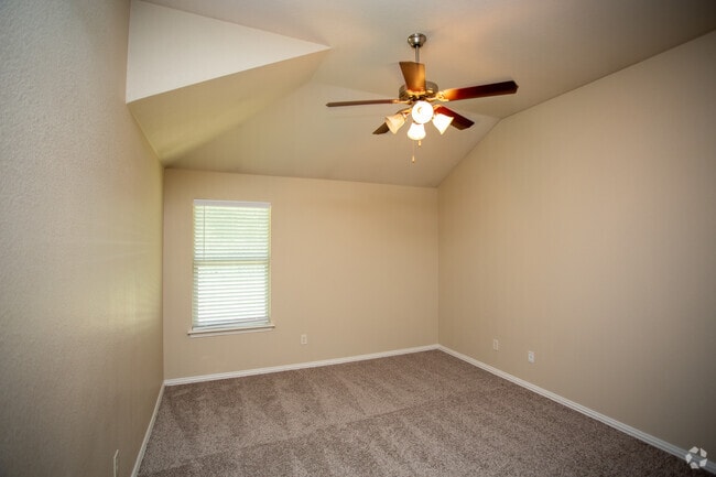 3BR, 2BA - 1301SF - Longhorn Cove Townhomes