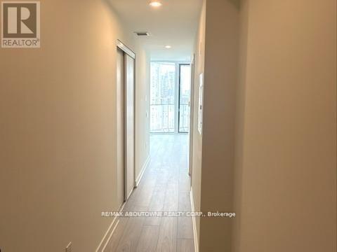 Photo du bâtiment - 1 Fairview Rd E