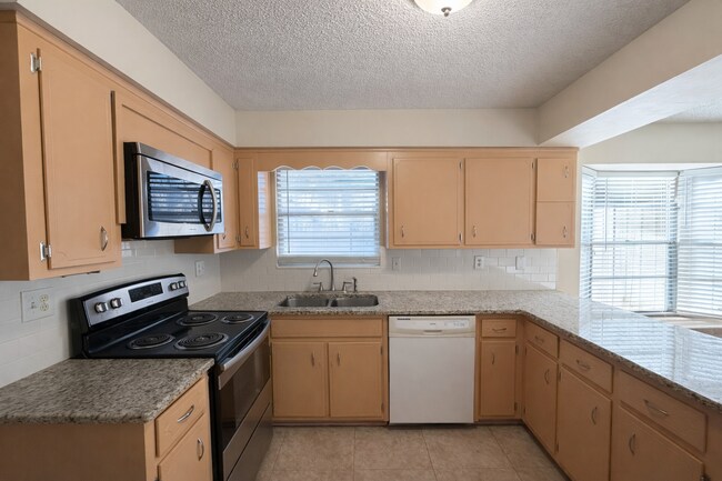 Foto del edificio - Woodlands / Lakeside Estates