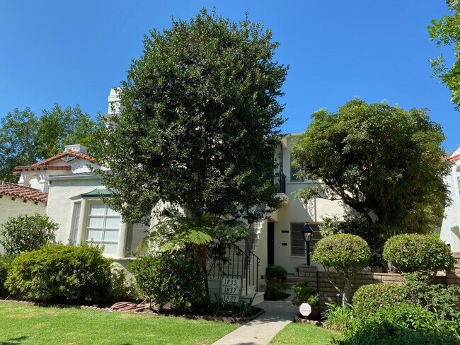 Building Photo - 1837 Kelton Ave