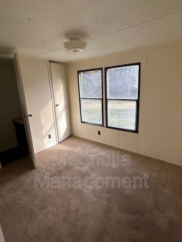 Foto del edificio - 127 Country Oak Dr