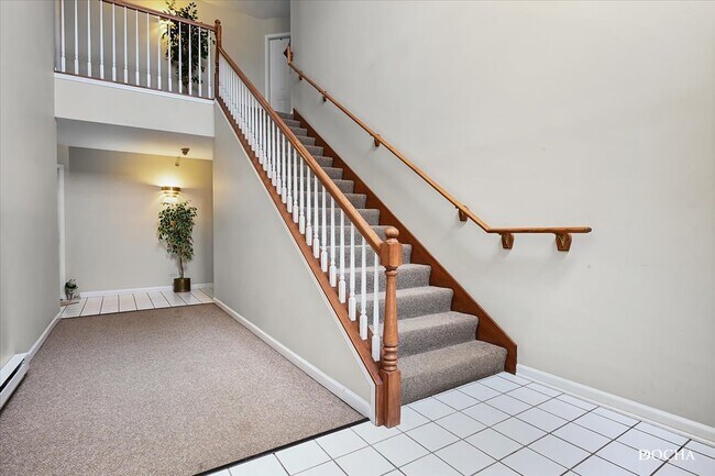 Building Photo - 5S470 Scots Dr